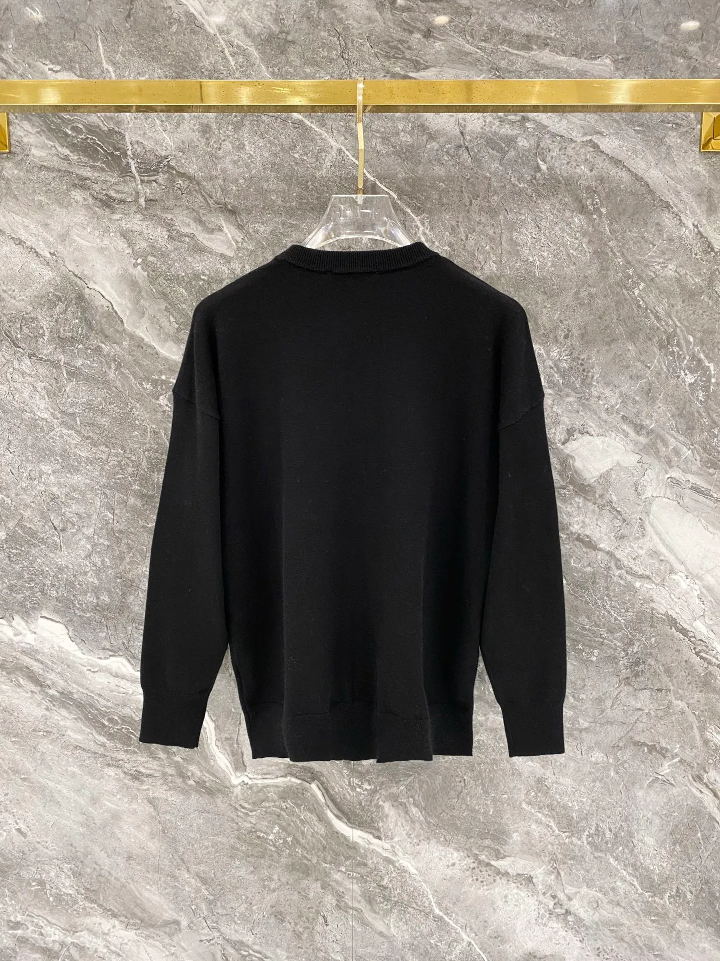 ami·Autumn and winter round neck knitting is the most New Arrival! High-quality Italian imported fabrics, high-density knitting, Versatile sweaters, and shirts are all very handsome! Logo! It is more durable and less prone to deformation. It has an excellent fit and can be easily held in various styles. It is also a type that needs to be adjusted according to the fit of the fabric! Classic fashion decoration, which is sought after every year, has become popular all over the world! Sizes:S-XXL